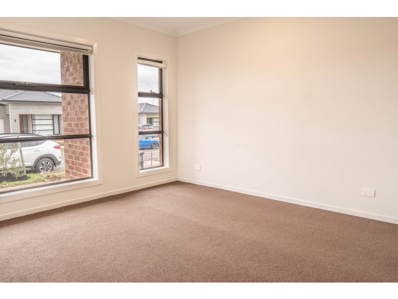 33 Rotary St, Clyde VIC 3978