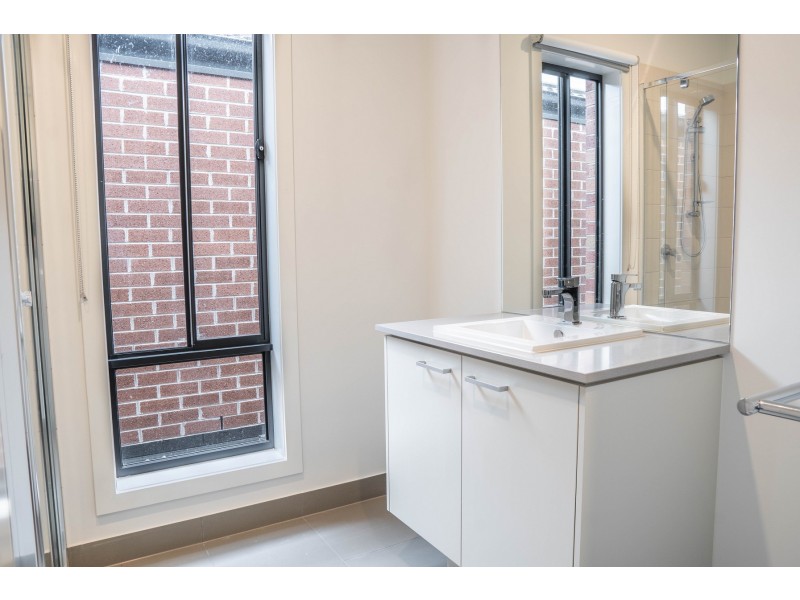 33 Rotary St, Clyde VIC 3978