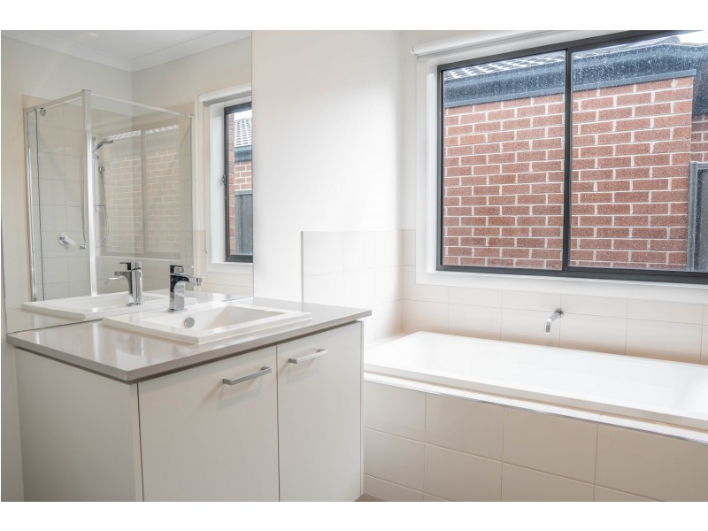 33 Rotary St, Clyde VIC 3978