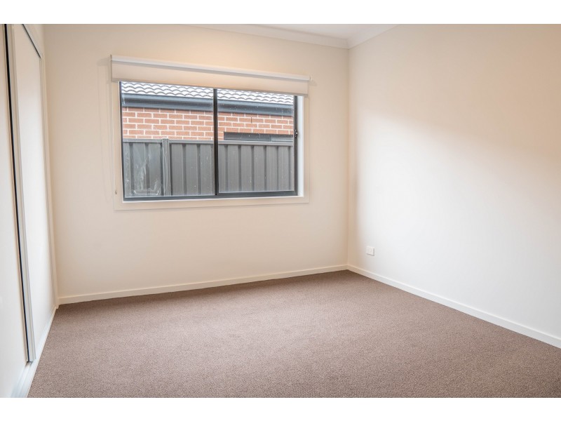 33 Rotary St, Clyde VIC 3978