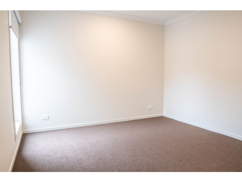 33 Rotary St, Clyde VIC 3978