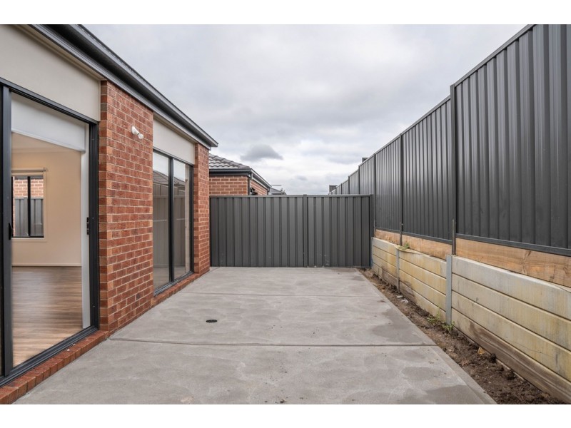 33 Rotary St, Clyde VIC 3978