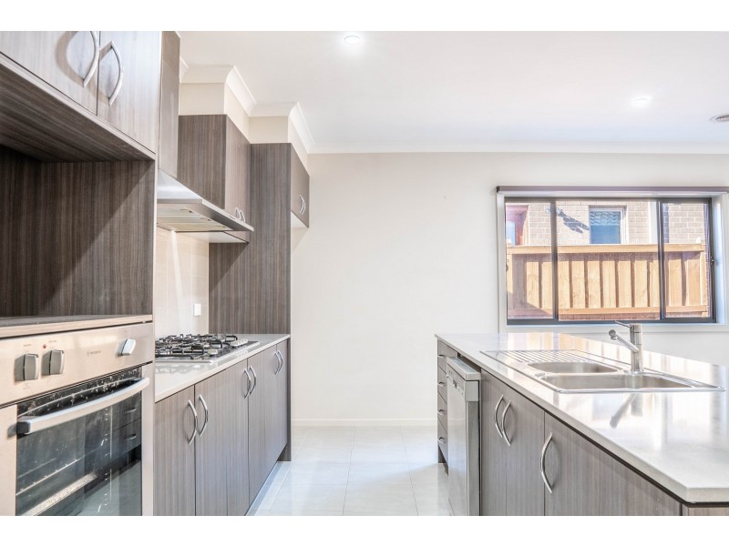 56 City Vista Cct, Cranbourne West VIC 3977