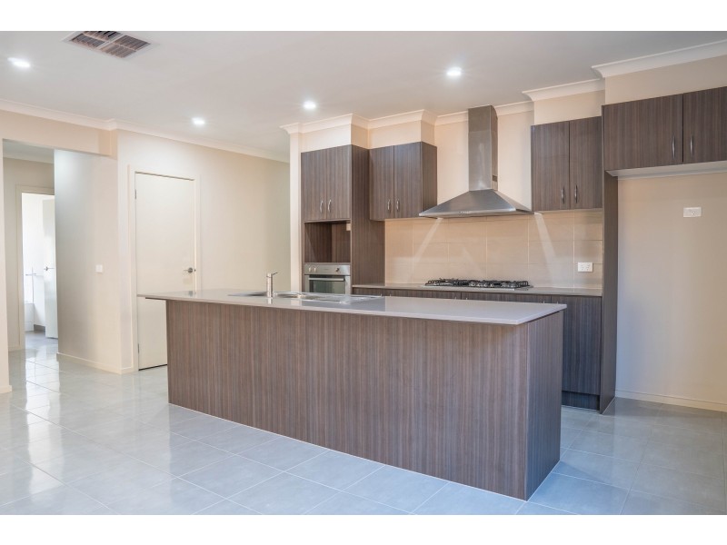 56 City Vista Cct, Cranbourne West VIC 3977