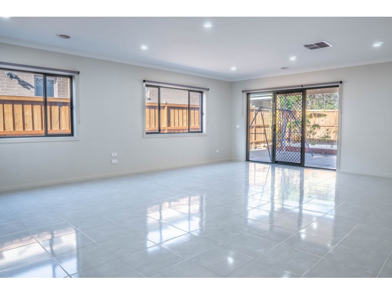 56 City Vista Cct, Cranbourne West VIC 3977