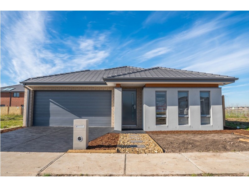 31 Trojan Cres, Clyde North VIC 3978