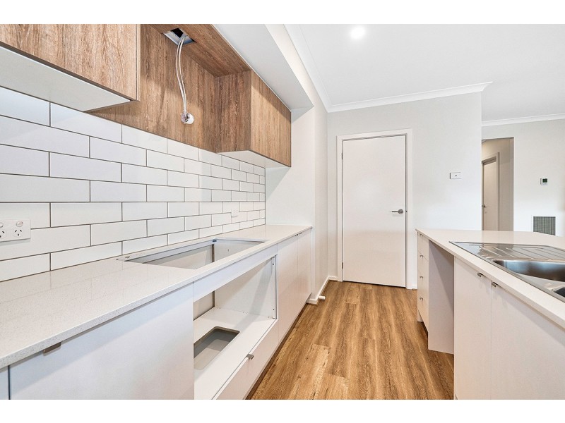 31 Trojan Cres, Clyde North VIC 3978