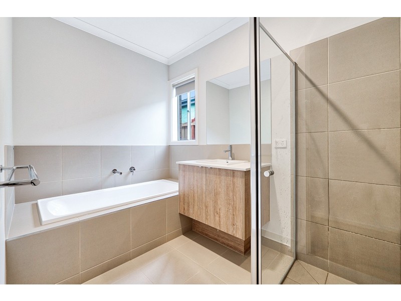 31 Trojan Cres, Clyde North VIC 3978