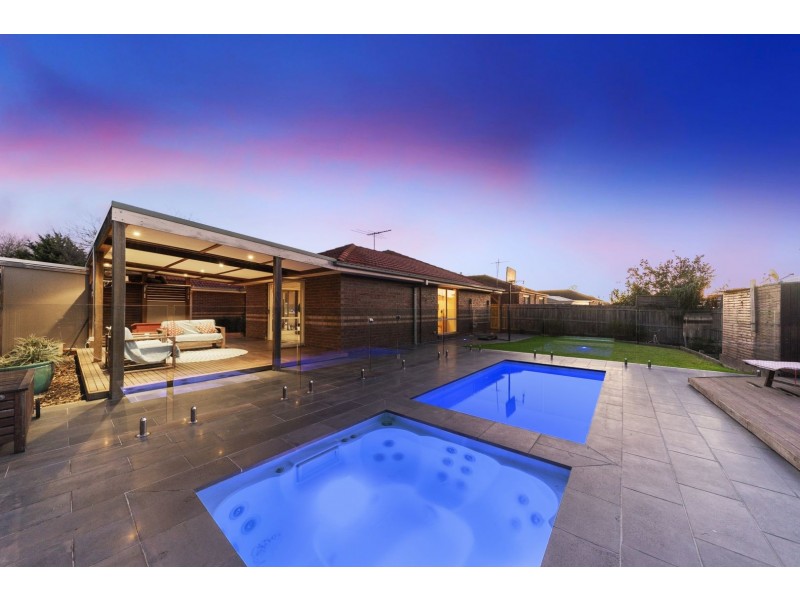 12 Jagger Cct, Cranbourne East VIC 3977