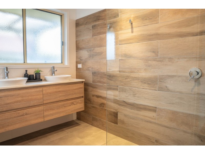 12 Jagger Cct, Cranbourne East VIC 3977