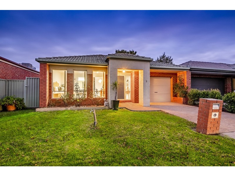 2 Gallop Close, Cranbourne East VIC 3977