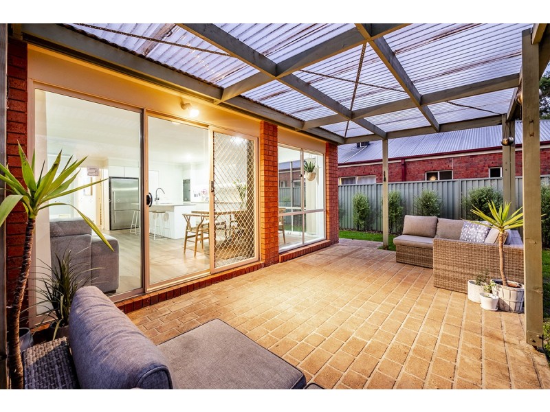 2 Gallop Close, Cranbourne East VIC 3977