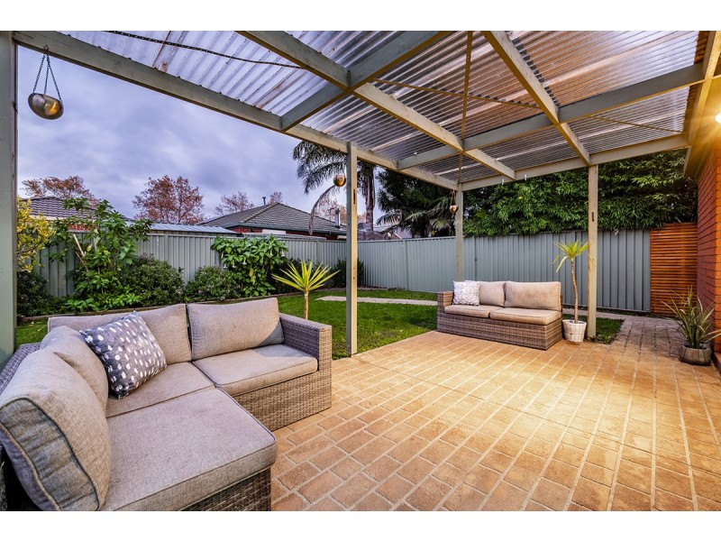 2 Gallop Close, Cranbourne East VIC 3977