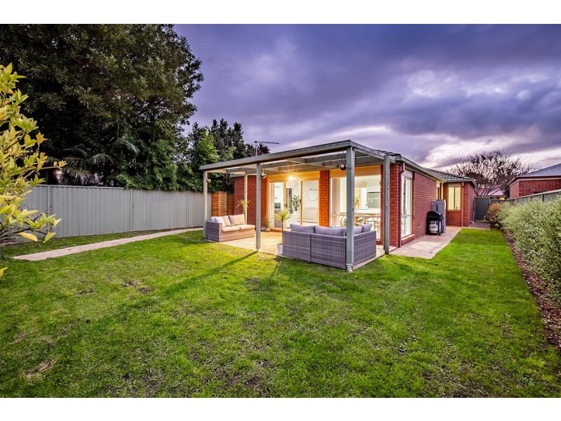 2 Gallop Close, Cranbourne East VIC 3977
