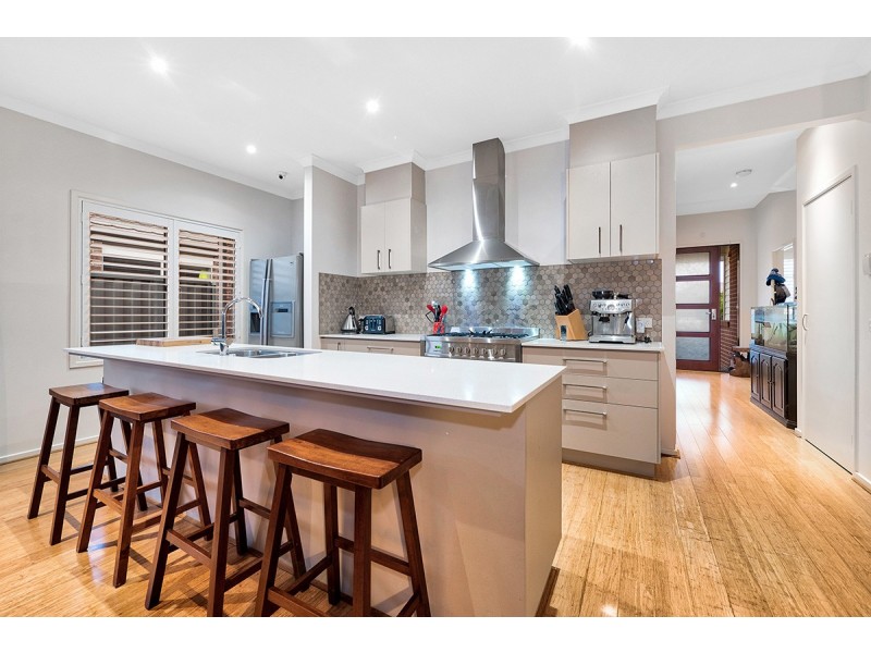 21 Yellow Robin Circuit, Cranbourne East VIC 3977