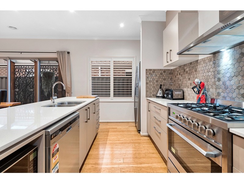 21 Yellow Robin Circuit, Cranbourne East VIC 3977