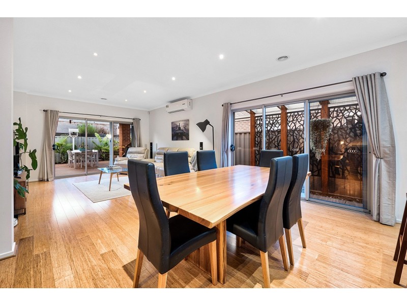 21 Yellow Robin Circuit, Cranbourne East VIC 3977