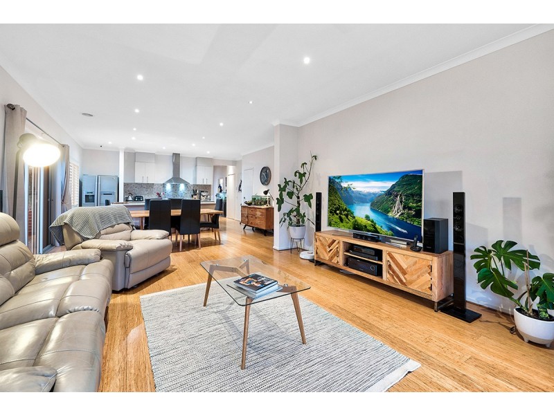 21 Yellow Robin Circuit, Cranbourne East VIC 3977