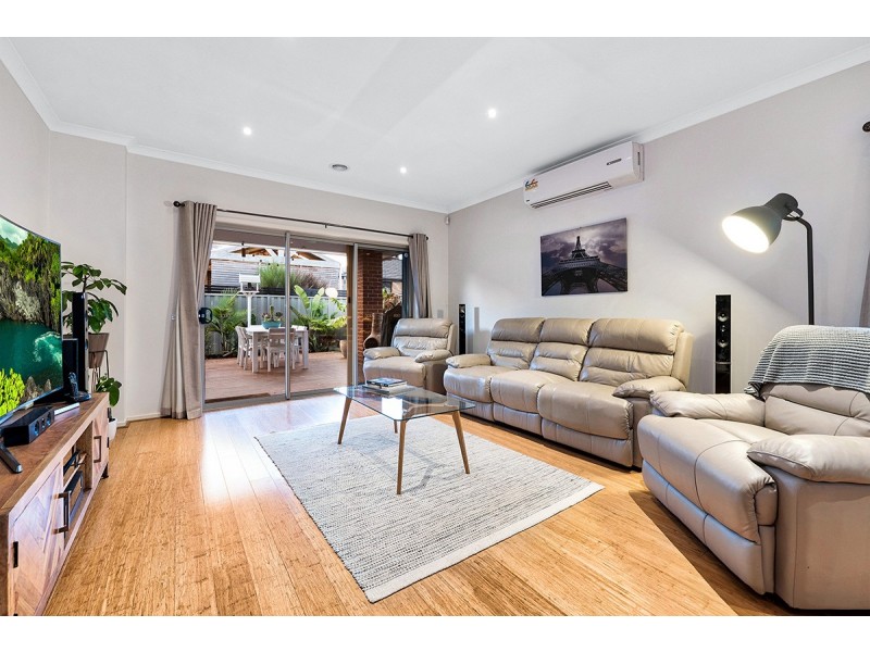 21 Yellow Robin Circuit, Cranbourne East VIC 3977