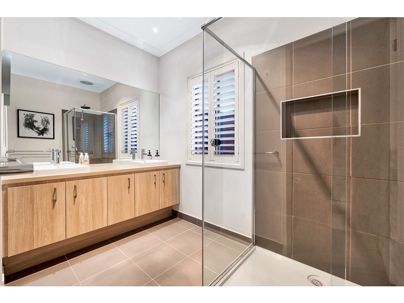 21 Yellow Robin Circuit, Cranbourne East VIC 3977