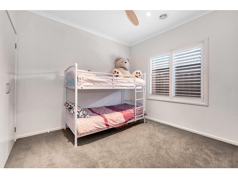 21 Yellow Robin Circuit, Cranbourne East VIC 3977