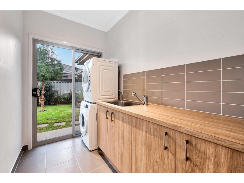 21 Yellow Robin Circuit, Cranbourne East VIC 3977