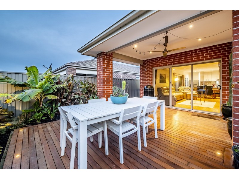 21 Yellow Robin Circuit, Cranbourne East VIC 3977