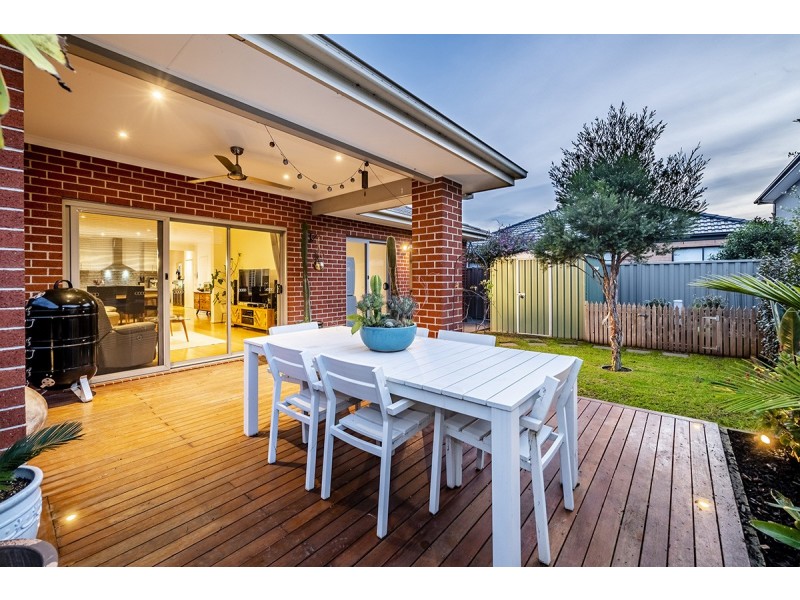 21 Yellow Robin Circuit, Cranbourne East VIC 3977
