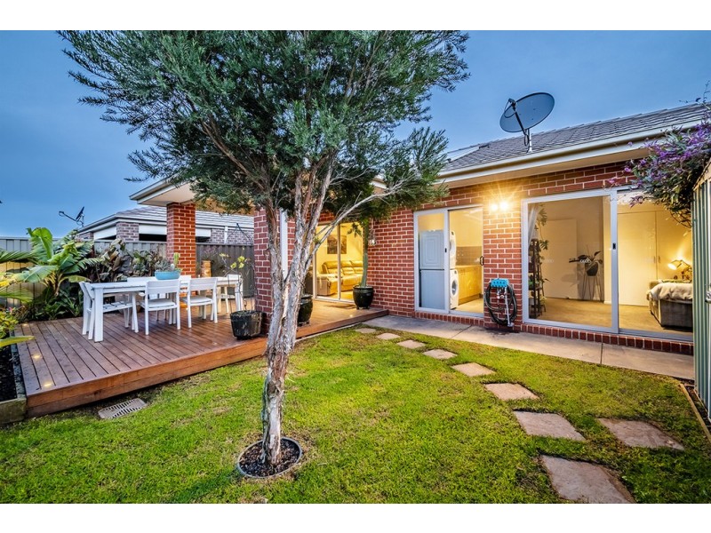 21 Yellow Robin Circuit, Cranbourne East VIC 3977