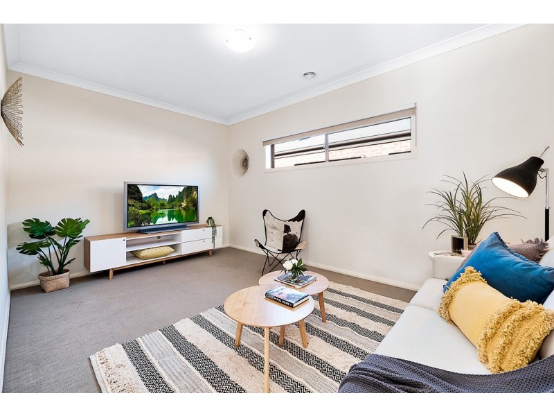 10 Buckskin Drive, Clyde North VIC 3978