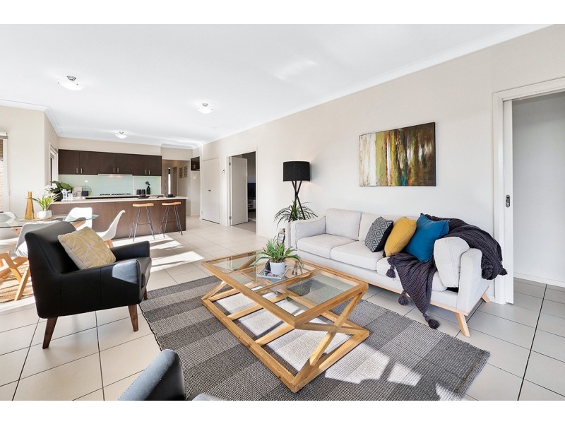 10 Buckskin Drive, Clyde North VIC 3978