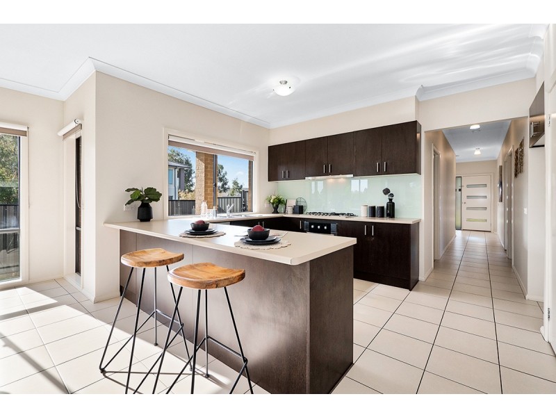 10 Buckskin Drive, Clyde North VIC 3978