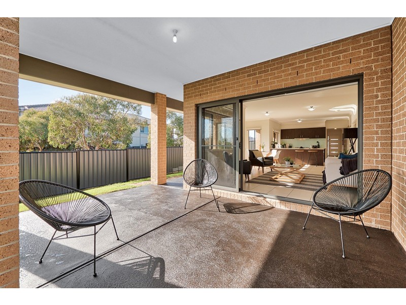 10 Buckskin Drive, Clyde North VIC 3978