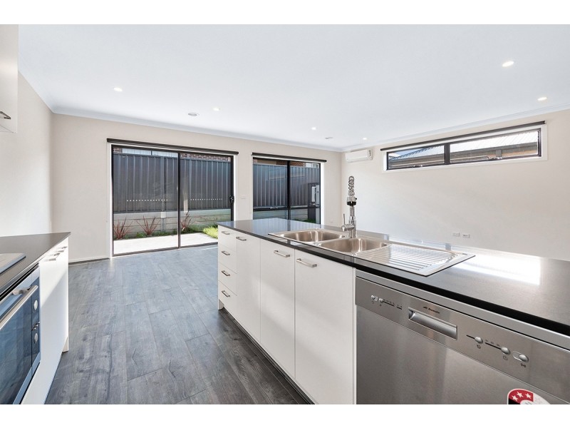 24 Jubilee Road, Clyde VIC 3978