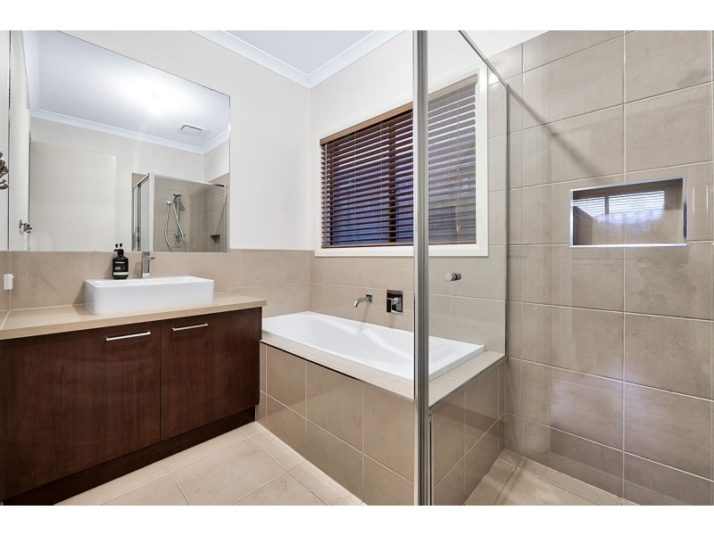 56 Glenelg Street, Clyde North VIC 3978