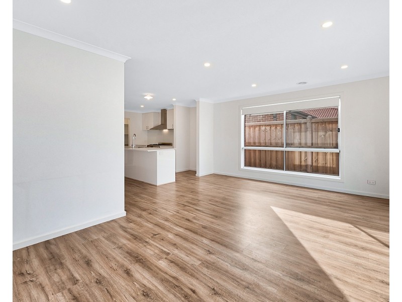 14 Strickland Street, Cranbourne West VIC 3977