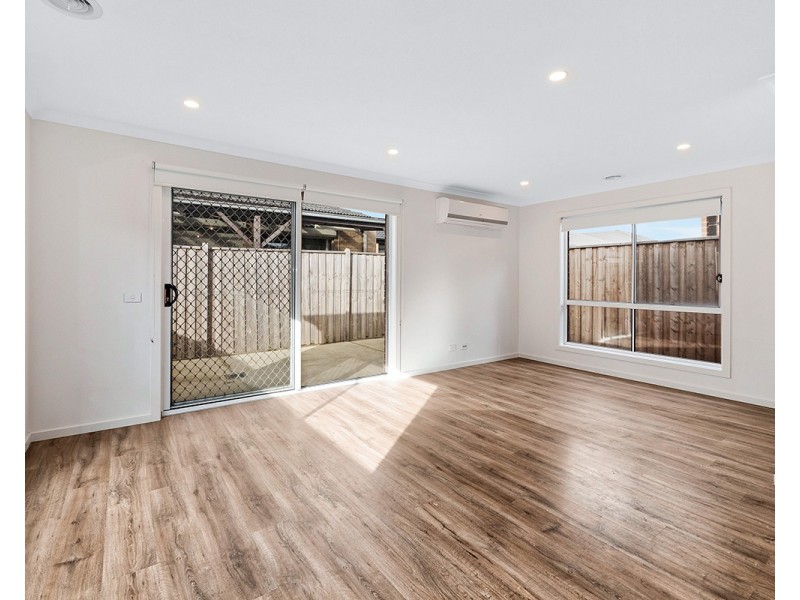 14 Strickland Street, Cranbourne West VIC 3977