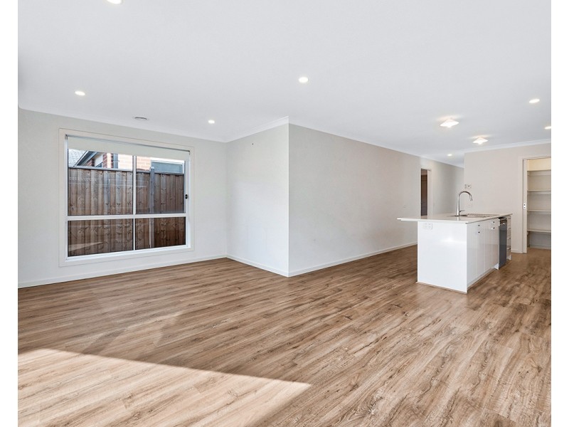 14 Strickland Street, Cranbourne West VIC 3977