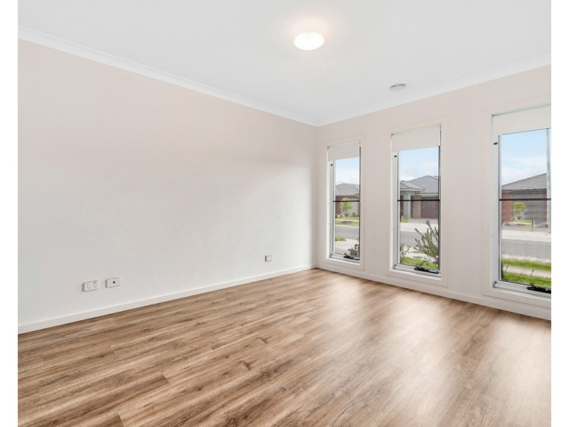 14 Strickland Street, Cranbourne West VIC 3977