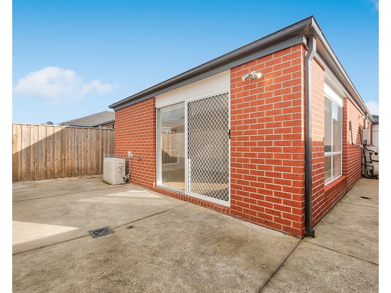 14 Strickland Street, Cranbourne West VIC 3977