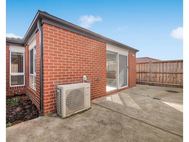 14 Strickland Street, Cranbourne West VIC 3977