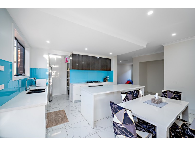 16 Gallant Drive, Clyde North VIC 3978