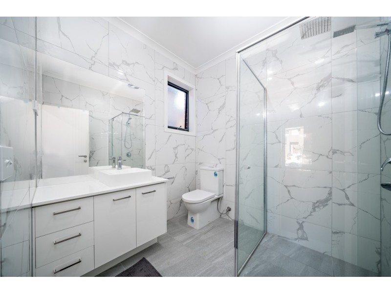 16 Gallant Drive, Clyde North VIC 3978