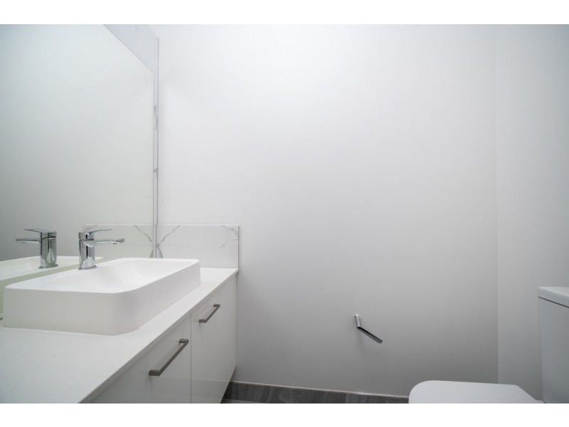 16 Gallant Drive, Clyde North VIC 3978