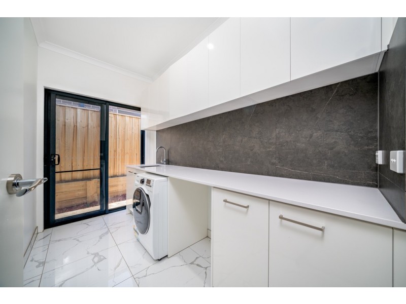 16 Gallant Drive, Clyde North VIC 3978