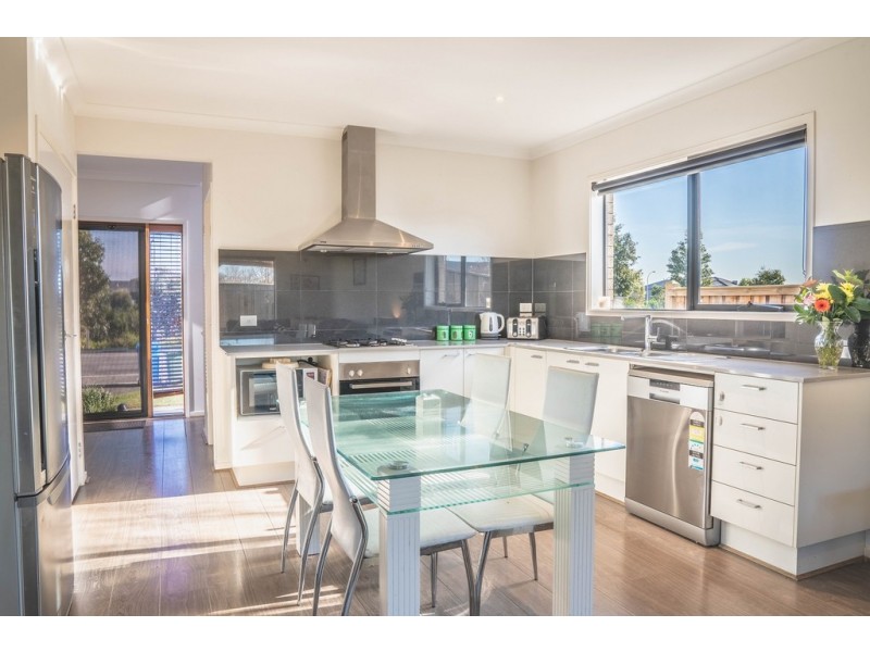 55 Morningside Blvd, Cranbourne West VIC 3977