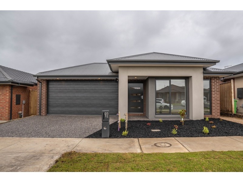92 Waterman Drive, Clyde VIC 3978