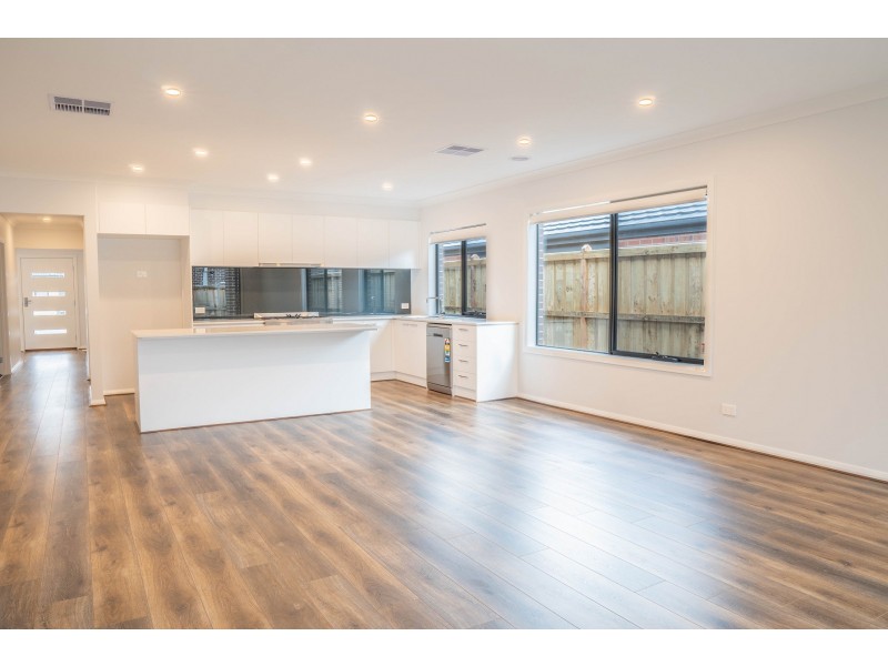 92 Waterman Drive, Clyde VIC 3978