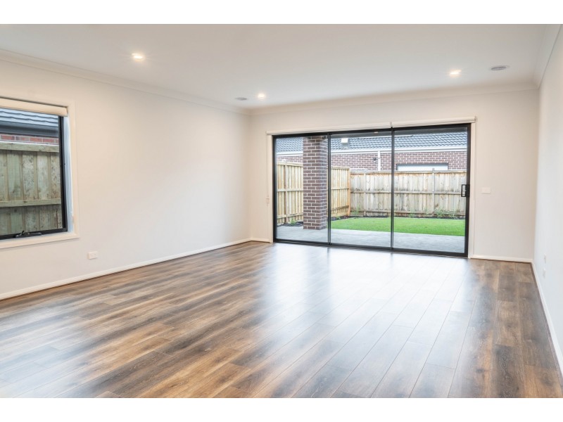 92 Waterman Drive, Clyde VIC 3978