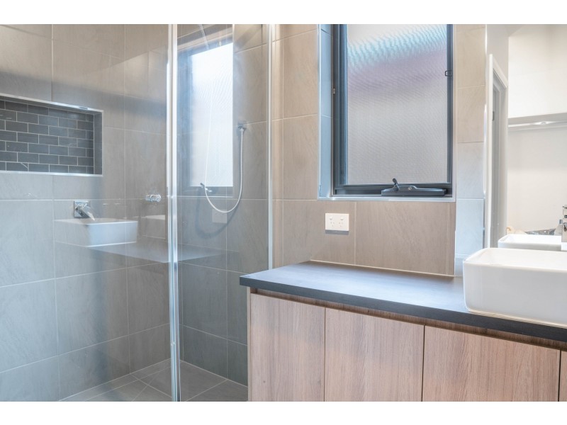 92 Waterman Drive, Clyde VIC 3978